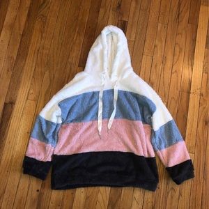 Super soft Sherpa hoodie. Size L, but runs a bit small.